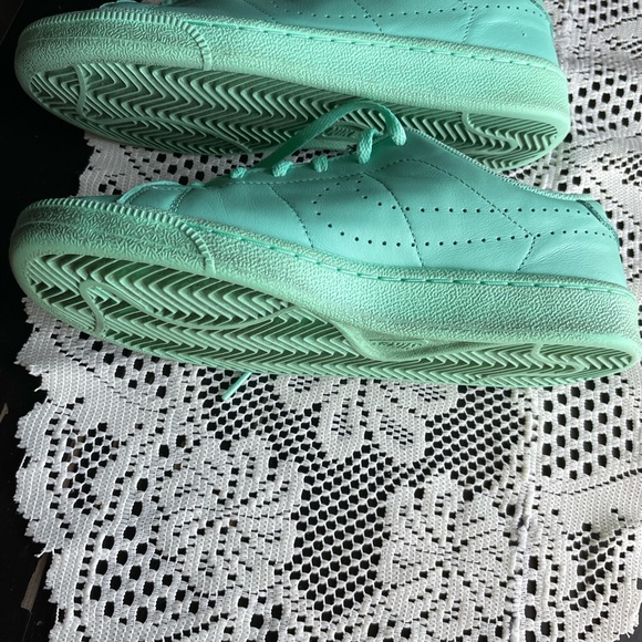 Nike Tennis Classic PRM (GS) Sneakers - Picture 8 of 9